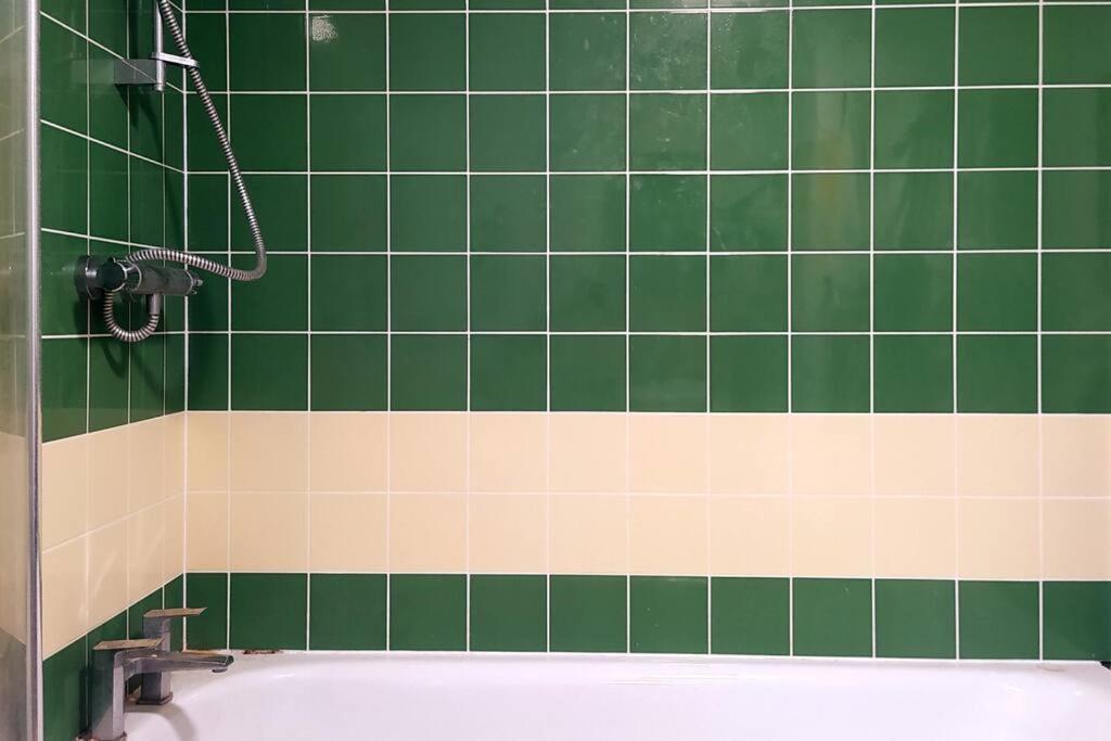 Bright, Roomy, Colourful Flat In * Hove